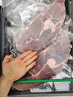 Стейк из окорока кабана на кости