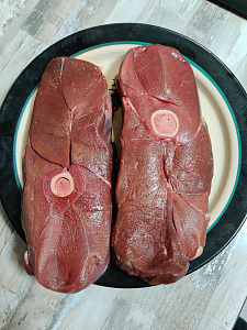 Превью Стейк из окорока северного оленя на кости 400-800 гр